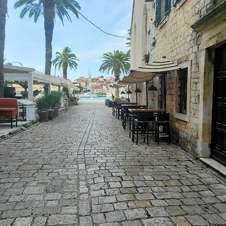 Old Town By Ivo * Τρογκίρ